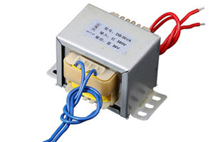 電源變壓器是用電磁感應(yīng)原理工作的，變壓器有兩組線圈。初級線圈和次級線圈。次級線圈在初級線圈外邊。當(dāng)初級線圈通上交流電時(shí)，變壓器鐵芯產(chǎn)生交變磁場，次級線圈就產(chǎn)生感應(yīng)電動(dòng)勢。變壓器的線圈的匝數(shù)比等于電壓比。例如：初級線圈是500匝，次級線圈是250匝，初級通上220V交流電，次級電壓就是110V。那如何識別電源變壓器好壞？