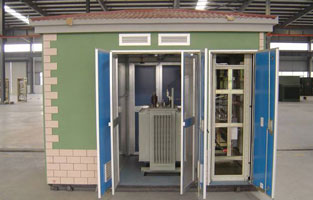 箱式變壓器在運行中常常會因運行維護不當造成設備事故,運行人員定期通過看、聽、聞手段對設備進行巡視檢查,海以妥時發(fā)現設備的缺陷,從而把設備故障處理在萌芽狀態(tài),避免岀現設備事故。那箱式變壓器巡視過程中需要檢查哪些事項？旗正為你一一詳解！