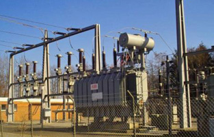 安裝變壓器設(shè)備基座的方法—旗正告訴你這樣做：基礎(chǔ)型鋼埋設(shè)→撒運(yùn)和檢查接線(xiàn)安裝→清理安裝→調(diào)試。具體操作看看下面旗正電氣總結(jié)：