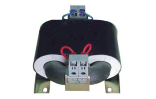 隨著科學(xué)技術(shù)的進步，傳統(tǒng)的汽車檢測方法已不能滿足現(xiàn)代汽車的檢測需求。目前，人們已經(jīng)依靠一些儀器設(shè)備來檢測和診斷汽車，這些儀器設(shè)備離不開R型變壓器的傳輸。為了達到更安全、更快、更準確的檢測效果，一些自動控制檢測儀器設(shè)備對控制變壓器的功能要求也比較高。